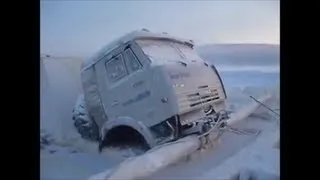 Дороги Севера. Провалившийся и вмерзший в лед КАМАЗ. ЖЕСТЬ!
