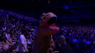 Dinos in the crowd of PGL Major Antwerp 2022