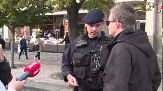 Kazma prodával na Václaváku trávu! Chytla ho policie!