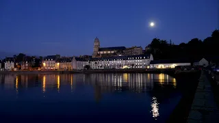 Saint-Malo 4K Timelaps : Lune montante sur l'église Sainte-Croix