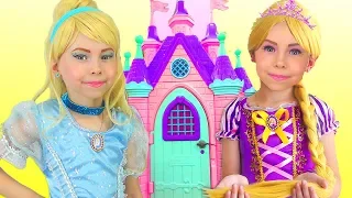 Princesas Disney Juegan en casa de princesas - cuentos morales para niños