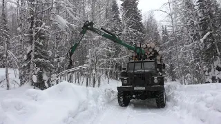 Приехал на Урале за лесом... Еду везде буксую...