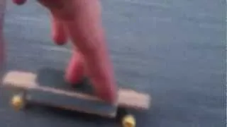 downhill longboard (finger)