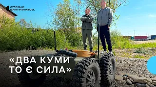 Два куми з Франківщини на прохання військових створили дрон для замінування позицій військових РФ