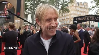 Rhys Ifans (and Ewan Mitchell in the background) at the 'House Of The Dragon' Premiere in London. 🎥😍