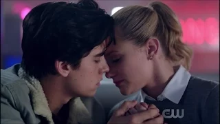 betty & jughead make up after a fight ・ #Bughead - Riverdale 1x10