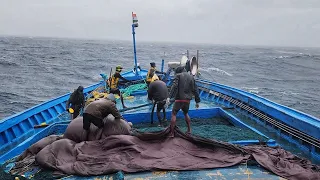 மறுபடியும் கடுமையான புயல் மழையில் மாட்டிகிட்டோம்|Day-12|Deep Sea Fishing|S03-EP22