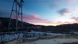 Красивый закат солнца, розовые облака над Красноярским водохранилищем, 10 ноября, 2021год.