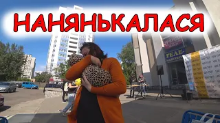 Нянькаюся з онучком. Посміялися з Вікусею