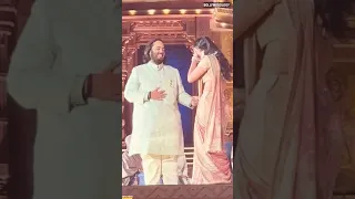 Anant Ambani kiss dene ke baad Radhika Merchant aise sharmagayi...| Bollywoodlogy| Honey Singh Songs