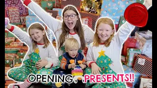 CHRISTMAS MORNING SPECIAL OPENING PRESENTS - INSANE SURPRISE!!