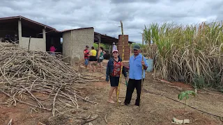 A MOAGEM DE CANA NO NOVO ENGENHO DO SÍTIO SÃO JOAQUIM, MEL E RAPADURA A TRADICIONAL DO SERTÃO.