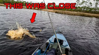 Huge ALLIGATOR Encounter While Kayak Fishing ** DANGEROUS SITUATION **