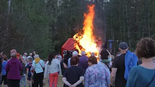 LAMPIONOVÝ PRŮVOD A PÁLENÍ ČARODĚJNIC OVLÁDLY FRANTIŠKOVY LÁZNĚ