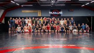 Тренировка по ММА под руководством Магомеда Юнусилау в клубе Evolve Gym