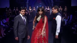 Chitrangada Singh Walks for Hazoorilal at IIJW, New Delhi 2013-Part 2