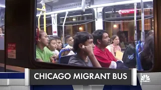Texas Gov. Abbott sends first bus of migrants to Chicago