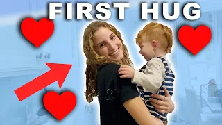 😍 EXCHANGE STUDENT GETS FIRST HUG FROM BABY BROTHER ❤️