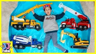 Fire Fire! Bruder Fire truck & Jurassic World Dainosaur TREX skeleton Toy Play [JJ tube]