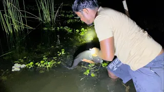 Wow!!!!!Sri Lankan night fishcathing with  swords stunning