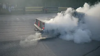 Burnouts, drifting + A-traktor som brinner på Strängnäs motorstadion (2021-09-26)