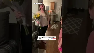 Woman surprises her pregnant sister with announcement that she’s also pregnant ❤️❤️