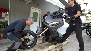 unboxing HONDA ADV 350 scooter grey color