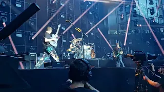 Muse - Stockholm Syndrome pt 2 + outro + Matt guitar smash 02/10/23 London O2 live 2023