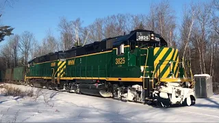 (SHORT)NHN Gravel Train Plows Through Snow Bank!