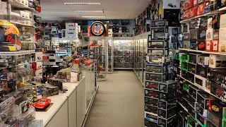 Let's search for Diecast Cars in this Diecast Goldmine! Diecast Hunting in Europe! Armand Modelcars.