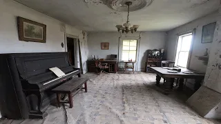 Exploring Abandoned House Frozen In Time (Old Cars Left)