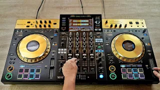 PRO DJ DOES INSANE MIX ON $2,300 DJ GEAR! - Fast and Creative DJ Mixing