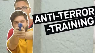 Anti-Amok-Training - Kann man sich aufs Schlimmste vorbereiten? || PULS Reportage