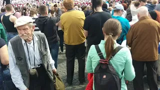 Russians singing WW2 folk song "Katyusha" in St Petersburg in 2017