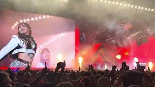 BLACKPINK saying goodbye to Coachella. 🔥⚡️fireworks and music