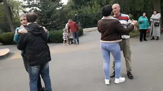 В бокалах тихо тонут свечи а я тону в глазах твоих!!!💃🌹Танцы в парке Горького!!!💃🌹Харьков 2021