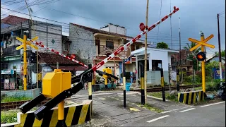 Perlintasan Unik Kereta Api Kebonsari Sukun Kota Malang, Jawa Timur