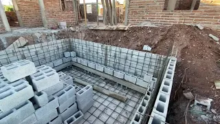 Construcción de alberca con cimbra a base de block y paredes de concreto armado