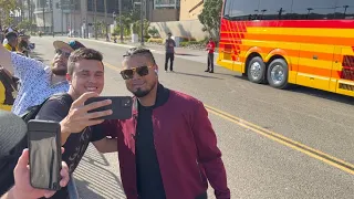 LUIS ARRAEZ SIGNS FOR FANS AS THE PADRES HEAD TO KANSAS CITY FOR REUNION WITH MICHAEL WACHA! 5-29-24