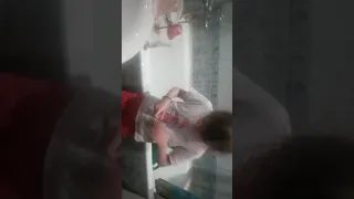Сильвашки моются в ванне в настоящей пене