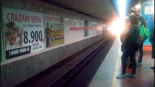 Святошинсько-Броварська лiнiя| Red line (M1) "Академмiстечко"- "Дарниця"