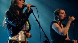 Anneke van Giersbergen / Agua de Annique ft. Sharon den Adel - "Somewhere"