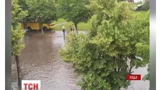 Злива у Луцьку заблокувала рух громадського транспорту