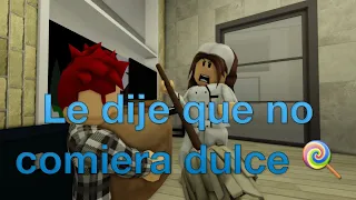 Niño le da caries por comer dulces.