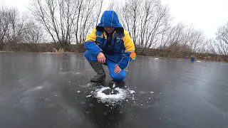 Первый лед 2021 - 22 год ! Щука на жерлицы и подводное видео ! Зимняя рыбалка! Ловля щуки на жерлицы