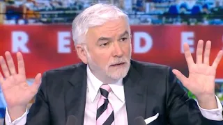 L'Heure des Pros - "Un président qui commente" : Pascal Praud charge Emmanuel Macron