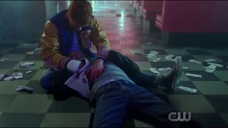 Riverdale - 1x13: Fred is shot on Pop’s