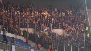 Quand le kop strasbourgeois et le parcage lensois chantent ensemble "Liberté pour les ultras" !