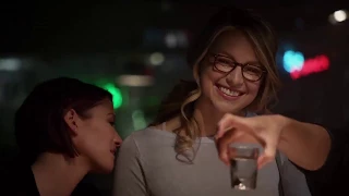 Supergirl 3x01 Ending Scene + Reign Apppearance