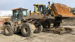 Transporting A Broken Komatsu D275 Bulldozer - Fasoulas Heavy Transports